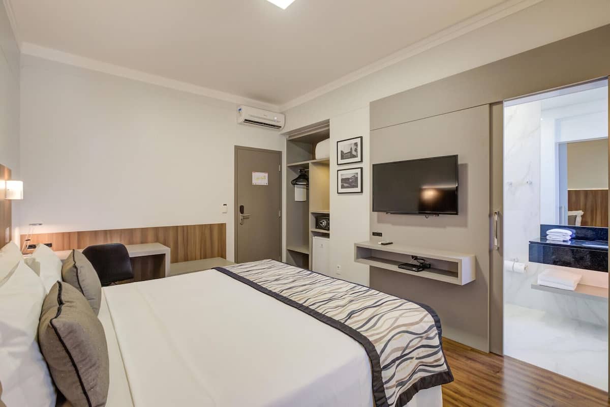 1 bedroom, in-room safe, desk, laptop workspace