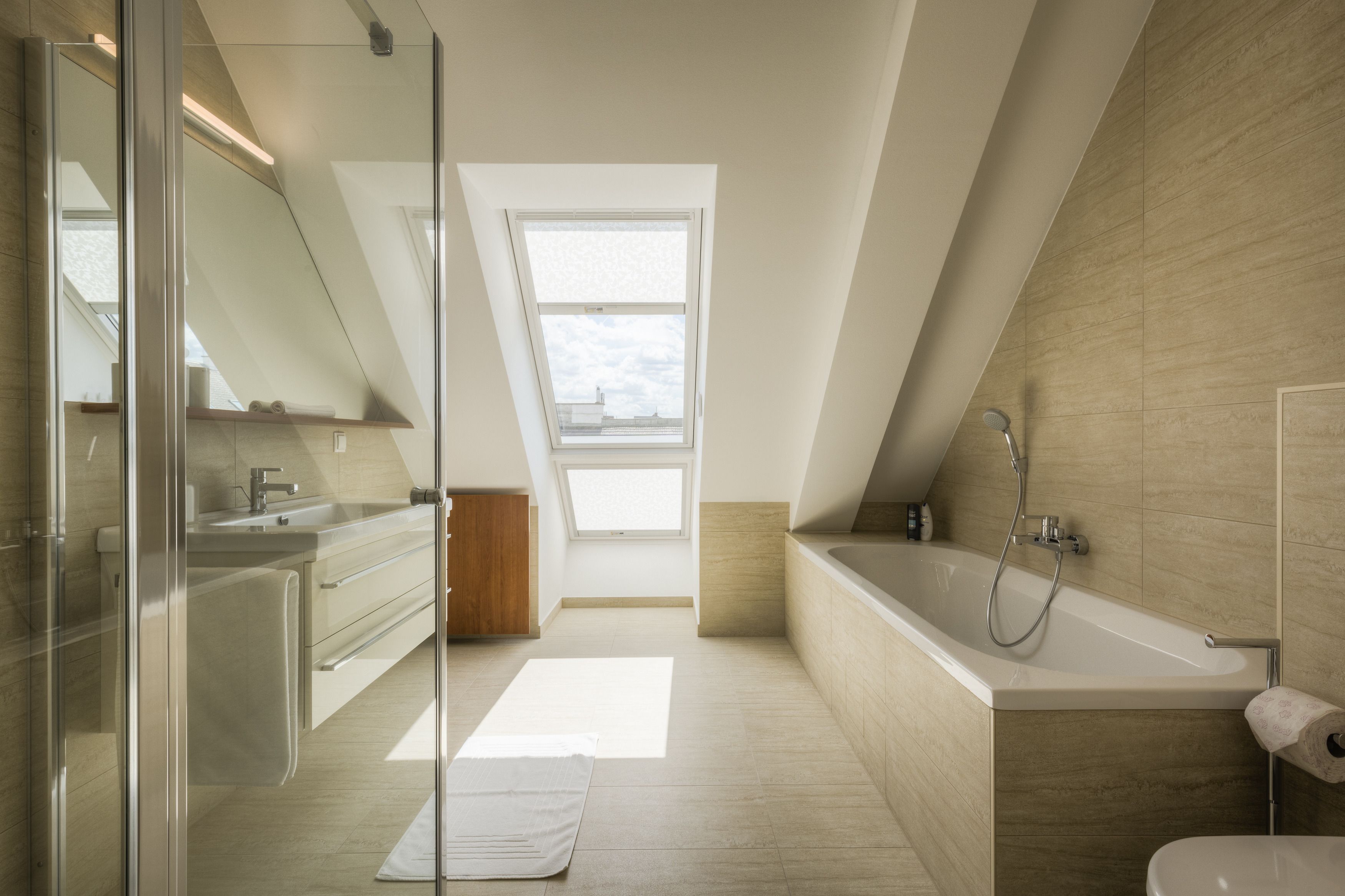 Deluxe 4 Bedroom Penthouse Apartment - Sleeps 6 | Bathroom