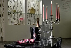 桑拿、蒸氣室、身體療程、熱石按摩、體膜護理、身體磨砂