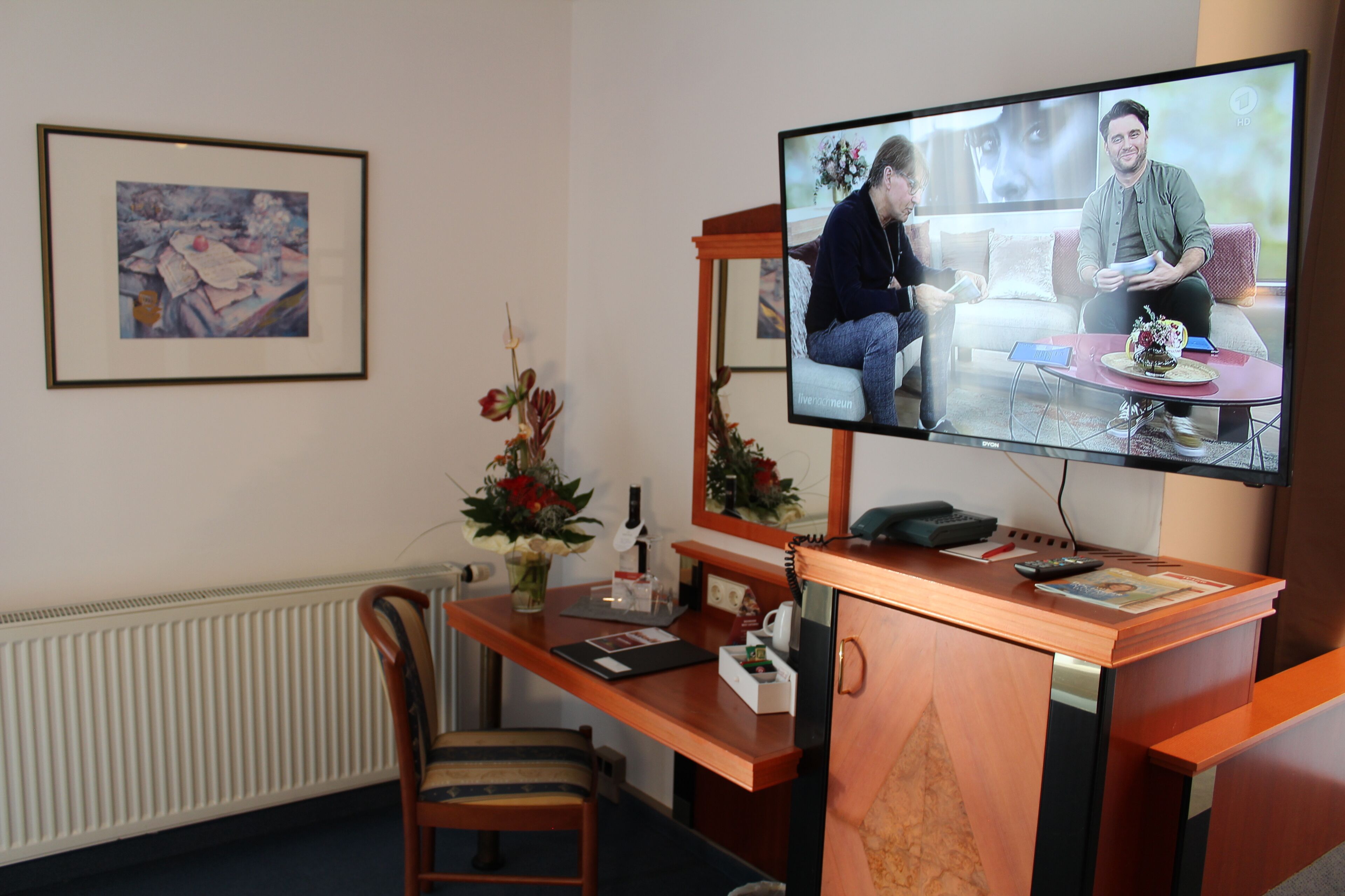 32-inch tv with satellite channels