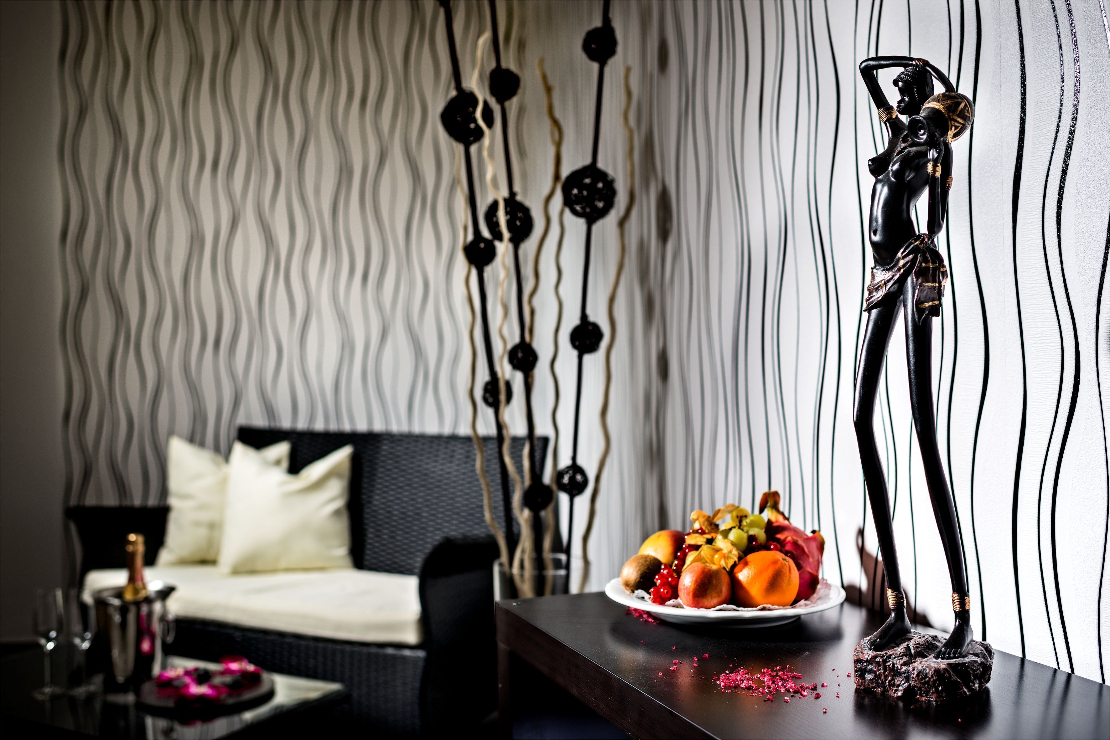 sauna, steam room, body treatments, hot stone massages, body wraps