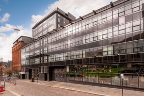Apartment, 2 Bedrooms (145 Albion street) | Street view