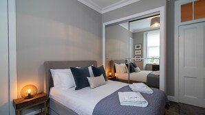 Leilighet, 1 soverom (24 Nairn Street) | Sengetøy av topp kvalitet, strykejern/-brett og barnesenger