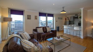 Leilighet – city, 2 soverom (350 Argyle Street, Glasgow, G2 8NE) | Oppholdsområde | Flatskjerm-TV