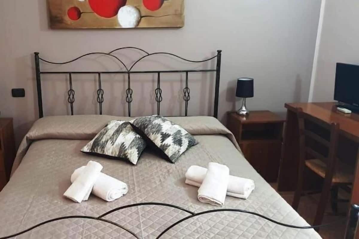 Hochwertige Bettwaren, Minibar, Zimmersafe, Schreibtisch