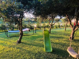 Área de juegos infantiles al aire libre