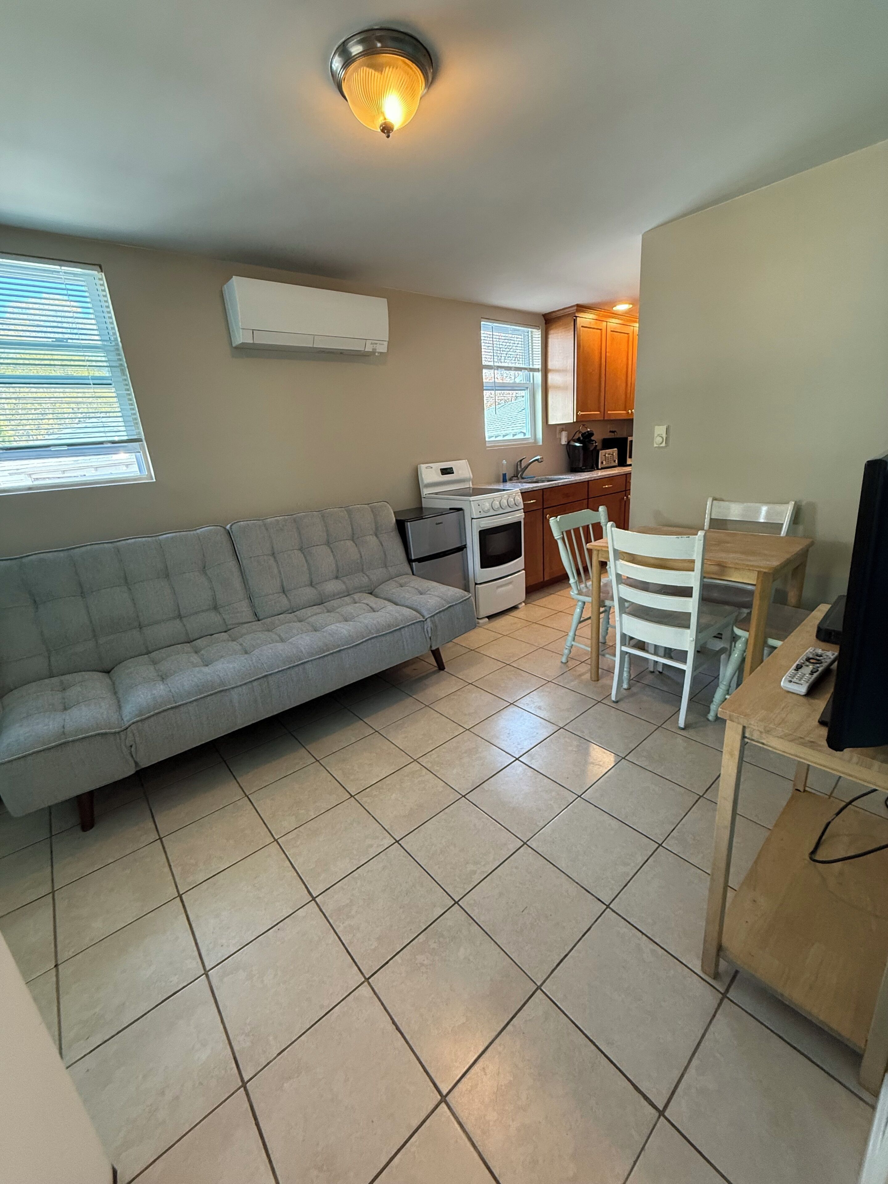 Classic Suite, Multiple Beds | Living area | 40-inch flat-screen TV with satellite channels, TV