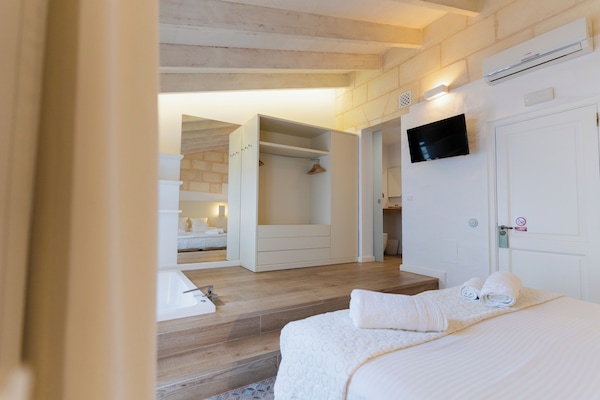 Chambre supérieure double | Literie de qualité, bureau, rideaux d’obscurcissement