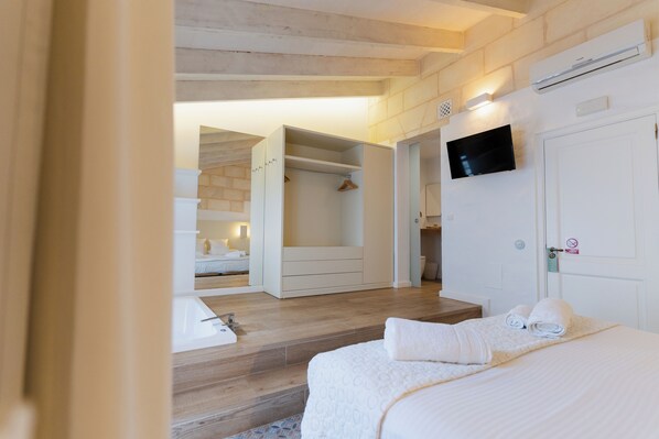 Superior Double Room | Premium bedding, desk, blackout drapes, free WiFi