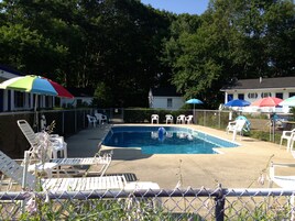 Classic Room | Outdoor pool | Seasonal outdoor pool, sun loungers