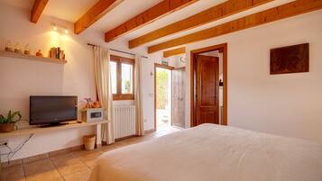 Tweepersoonskamer | Luxe beddengoed, een kluis op de kamer, gratis babybedden, beddengoed