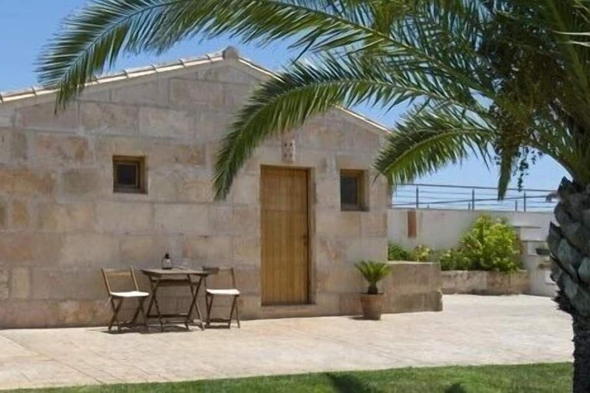 أغطية فراش متميزة وخزنة داخل الغرفة وأسرّة أطفال/رضّع (مجانًا)