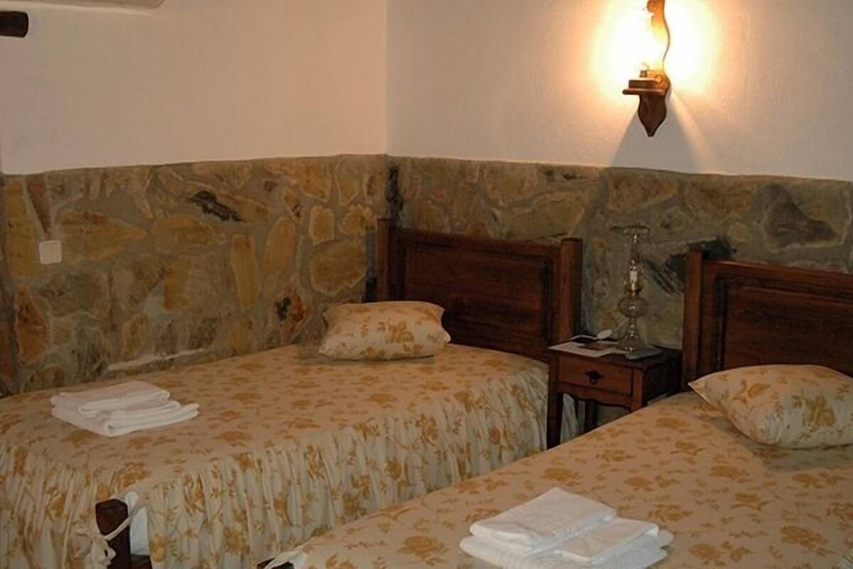 Twin Room | Cribs (free), rollaway beds (surcharge)