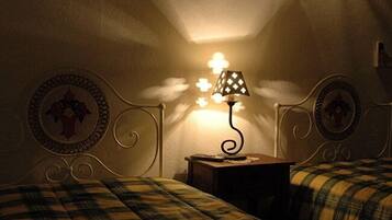 Twin Room | Free cots/infant beds, rollaway beds