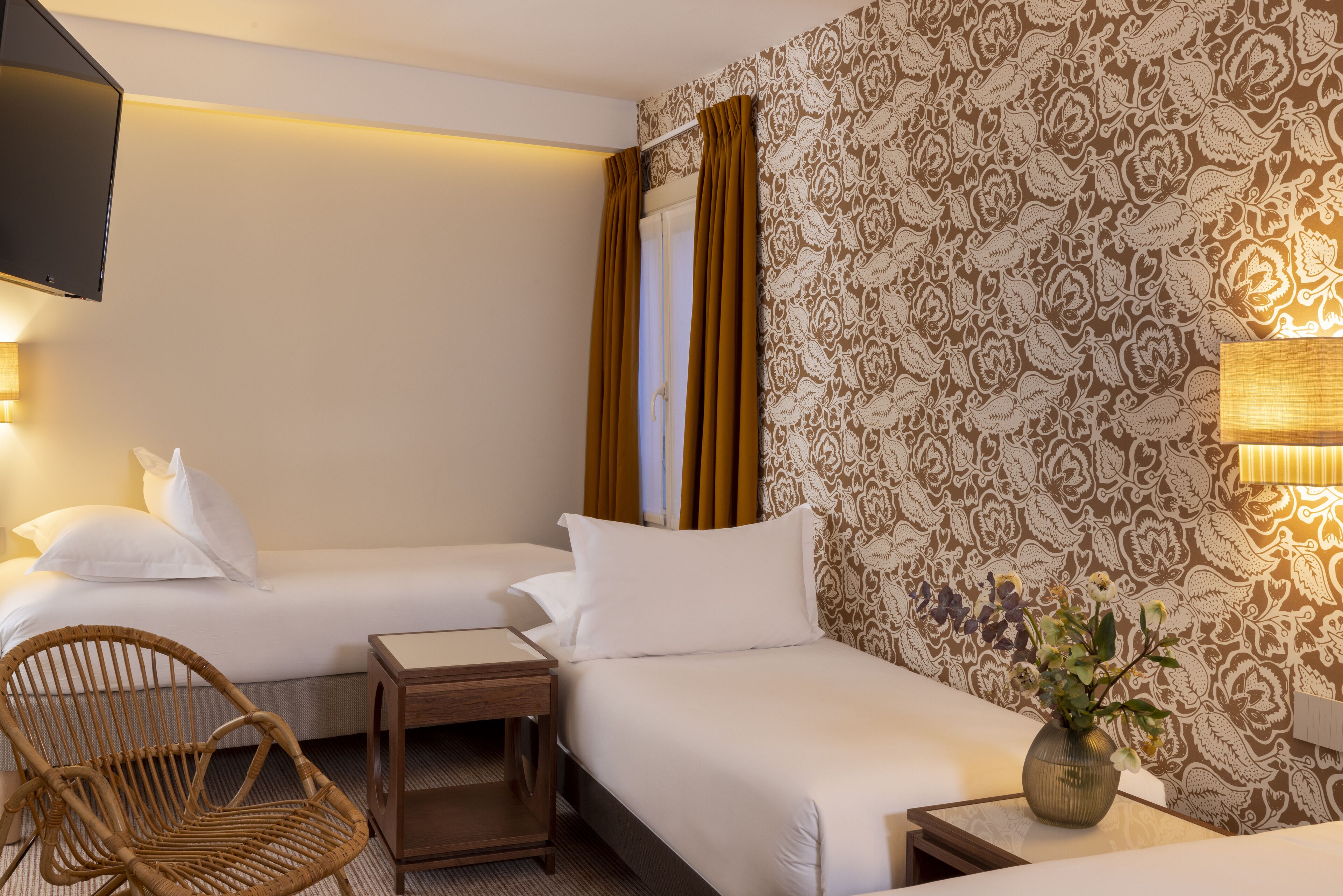 family room | bathroom | free toiletries, hair dryer, towels, soap