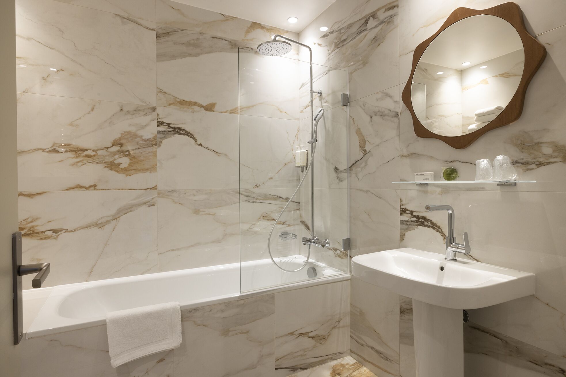 superior room | bathroom | free toiletries, hair dryer, towels, soap