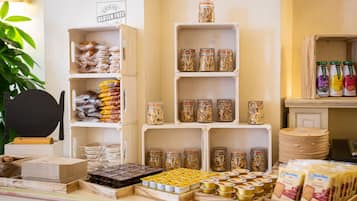 Petit déjeuner buffet (7 EUR par personne)