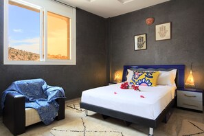 Superior-Doppel- oder -Zweibettzimmer | Hochwertige Bettwaren, Schreibtisch, Verdunkelungsvorhänge