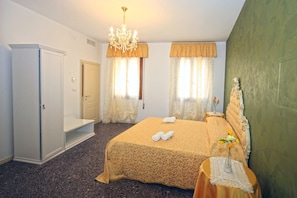 In-room safe, desk, free WiFi, bed sheets - B&B Rialto Dream (Venice)