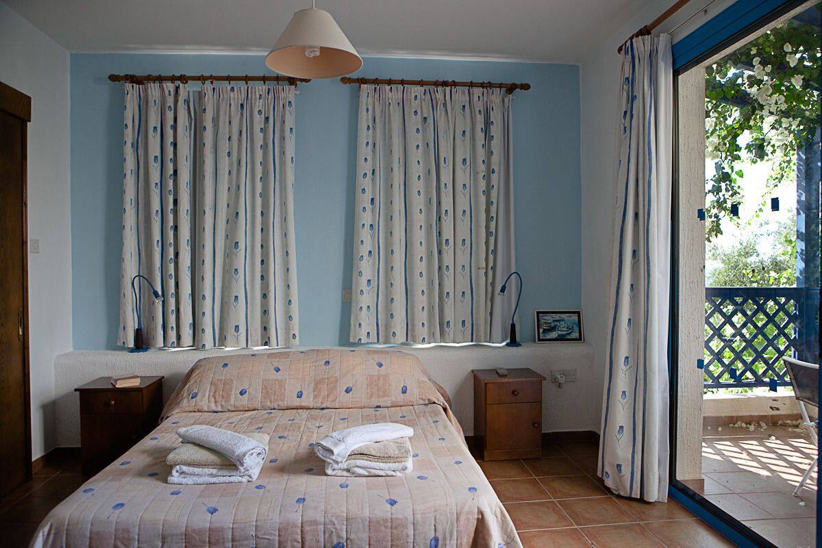 4 quartos, cofres nos quartos, ferros/tábuas de passar roupa