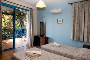 4 chambres, coffre-fort, fer et planche Ă repasser