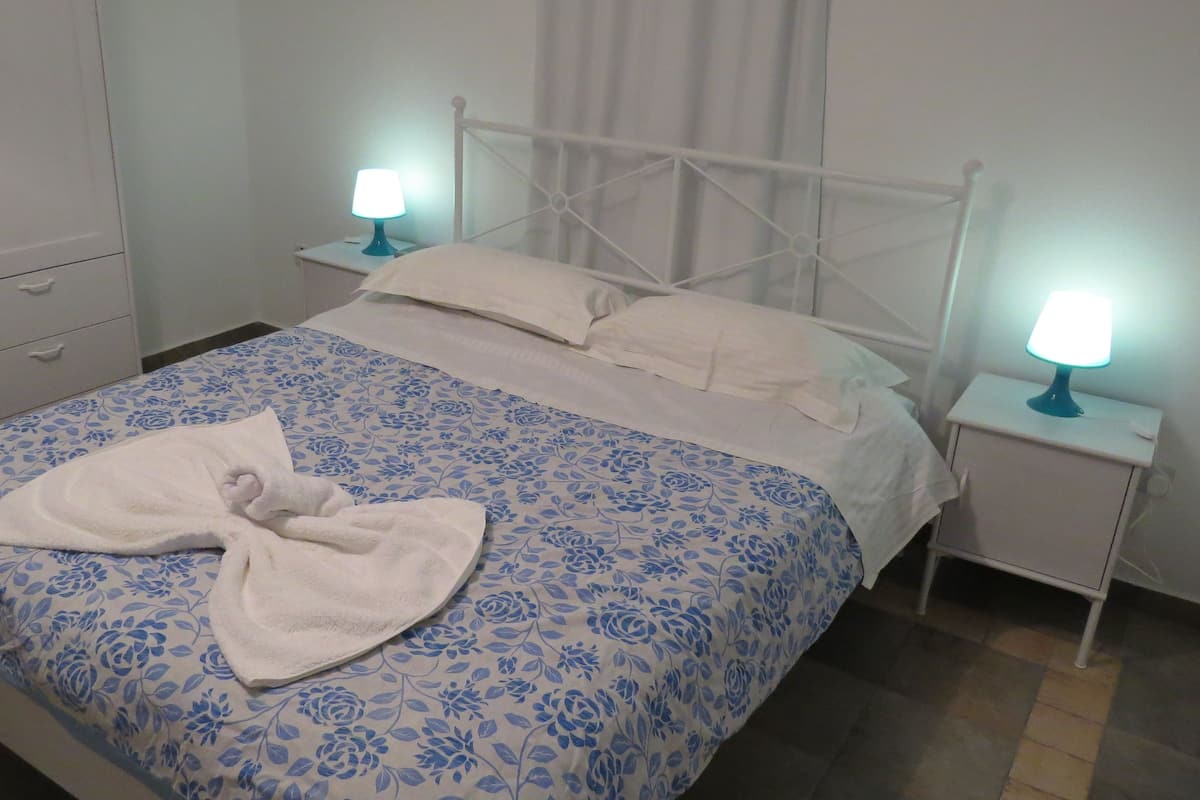4 quartos, cofres nos quartos, ferros/tábuas de passar roupa