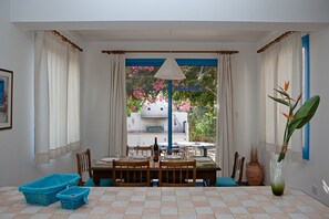 In-room dining - Banana Cyprus Villas (Kissonerga)