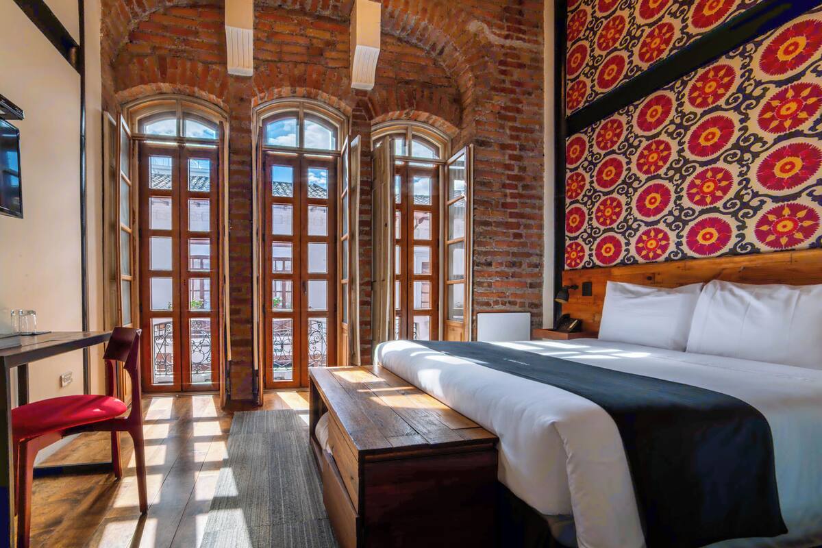 Deluxe Room | Premium bedding, in-room safe, desk, laptop workspace