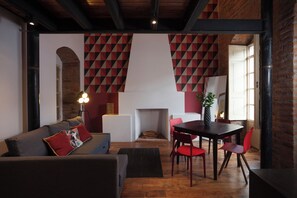 Classic Loft | Living area | Smart TV, Netflix, heated floors - Carlota Sustainable Design Hotel (Quito)