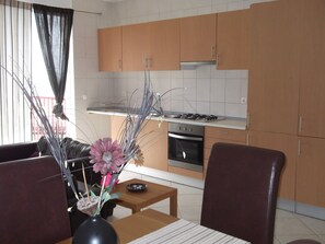 Apartment, 2 Bedrooms, Sea View | Private kitchen | Full-sized fridge, microwave, oven, stovetop - Vila Cabral 2 (Boa Vista)