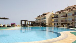 Outdoor pool, pool loungers - Vila Cabral 2 (Boa Vista)