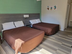 Double Room, 2 Double Beds | Desk, free WiFi, bed sheets - Budget Inn Winter Haven (Winter Haven)