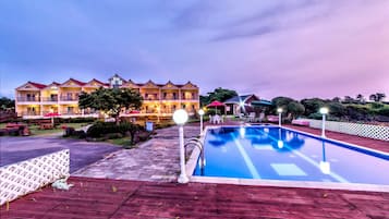 Seasonal outdoor pool