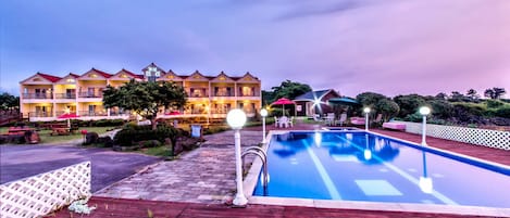 Seasonal outdoor pool