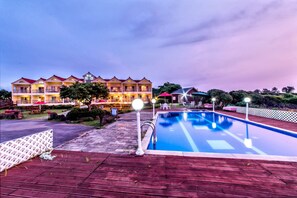 Sesongbasert utendørsbasseng