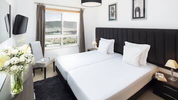 Appartement Deluxe, 2 chambres, vue mer, vue mer | 3 chambres, coffres-forts dans les chambres, décoration personnalisée