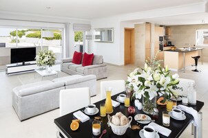 Deluxe Townhome, 3 Bedrooms, Sea View, Sea Facing | Private kitchenette | Full-size fridge, microwave, oven, stovetop