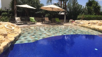 Kolam renang outdoor