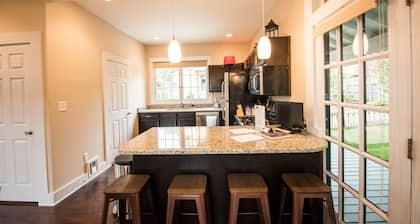 Villa on Meridian - Carriage House