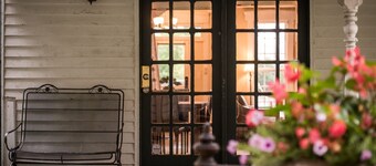 Villa on Meridian - Carriage House