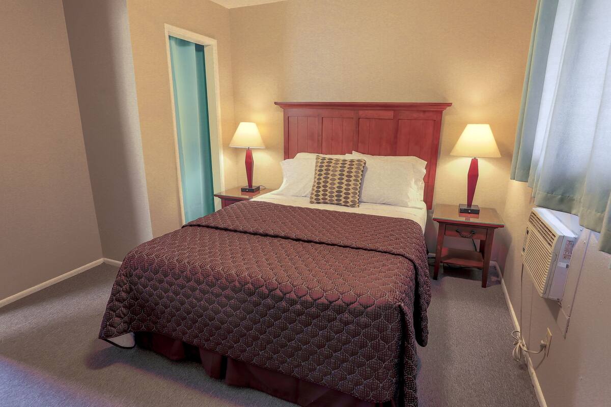 1 bedroom, individually decorated, individually furnished, soundproofing