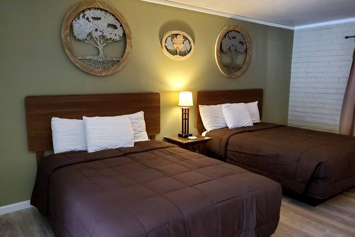 Rom (The Roosevelt Room 1, No Pets) | Lydisolert, individuelt dekorert, individuelt innredet og sengetøy