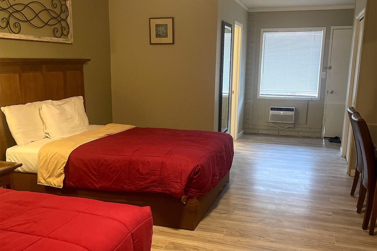 Saguaro Room 2, Pond View, No Pets | 1 bedroom, individually decorated, individually furnished, soundproofing