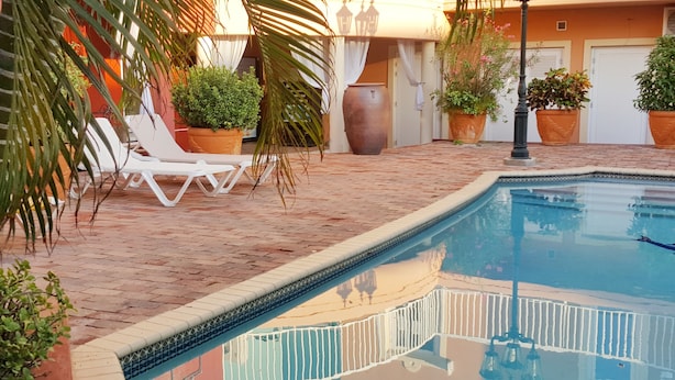 Outdoor pool - E M City Hotel (Willemstad)