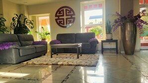 Lounge - E M City Hotel (Willemstad)