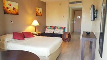 Standard Room, 1 King Bed | In-room safe, desk, blackout drapes, iron/ironing board