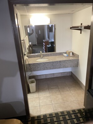 Basic Single Room | Bathroom | Deep soaking tub, towels - Bedford Inn (Elk City)