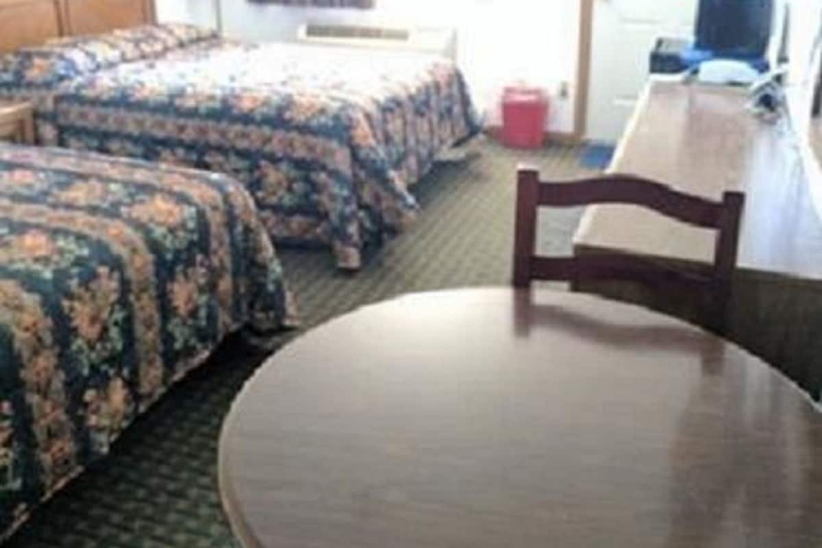 Standard Room, 2 Queen Beds | Garden view