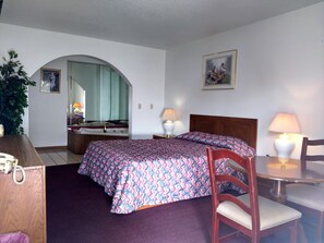 Premium Room, 1 Queen Bed, Jetted Tub | Desk, soundproofing, free WiFi, bed sheets - All Seasons Motel (Rock Falls)