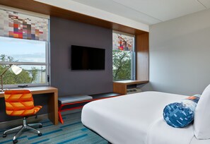 Hypo-allergenic bedding, in-room safe, desk, laptop workspace - Aloft by Marriott Austin Northwest (Austin)